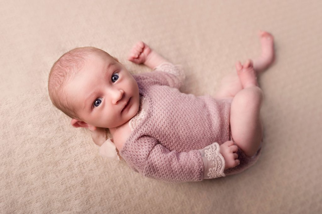 Photographe studio de naissance bébé beaujolais lyon villefranche sur saône